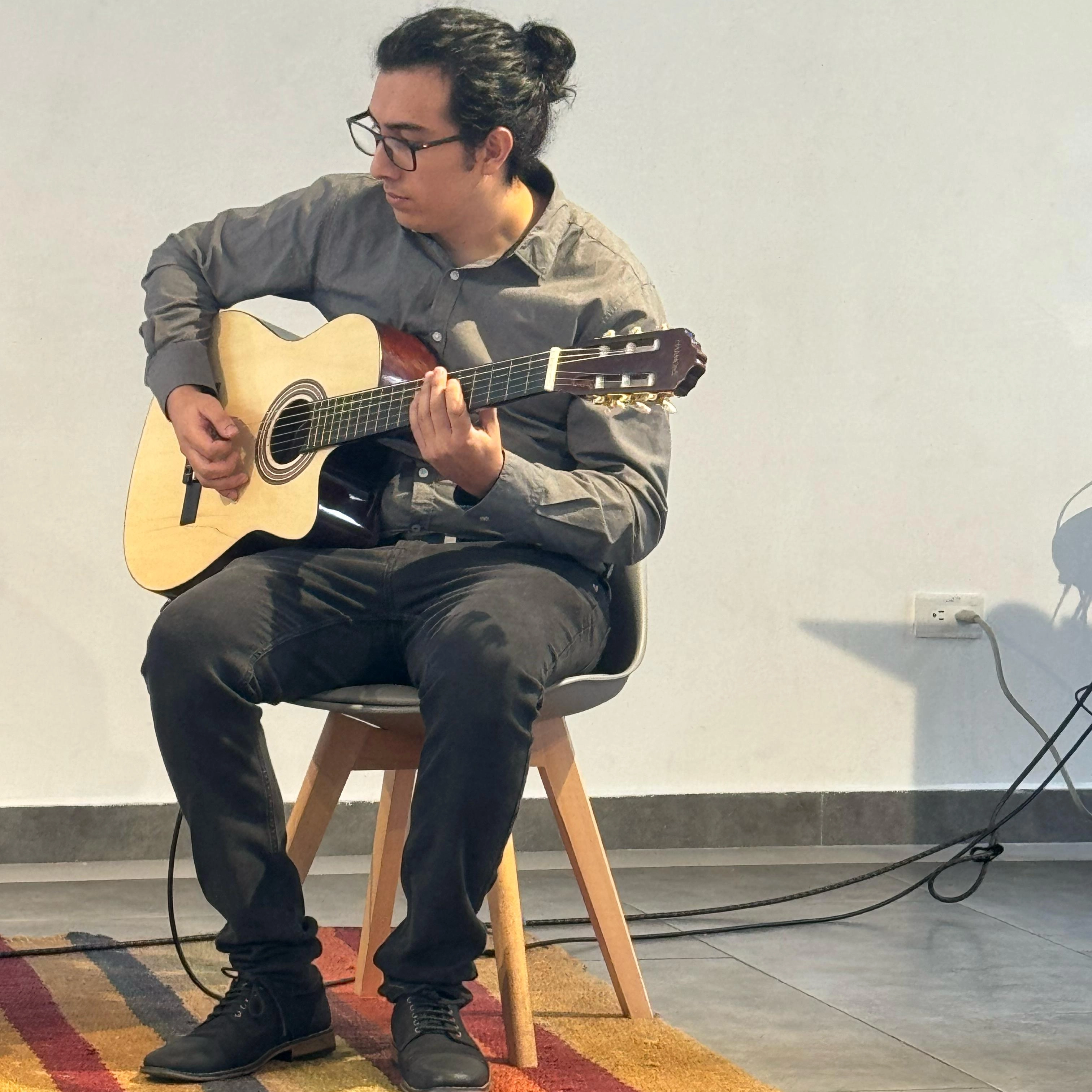 Profesor de guitarra Daniel Haro
